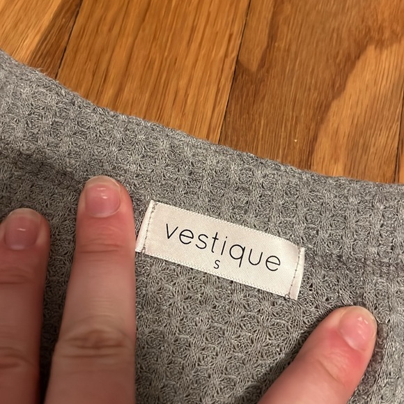 Vestique Gray waffle knit top v-neck top‎ Size Small - Picture 3 of 12